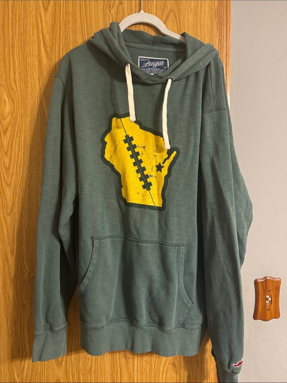League Green Bay Packers Football sweater Yellow Wisconsin Graphic